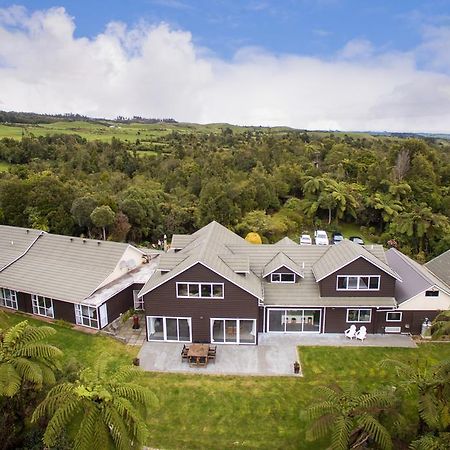 Patuha Rainforest Retreat Okato エクステリア 写真