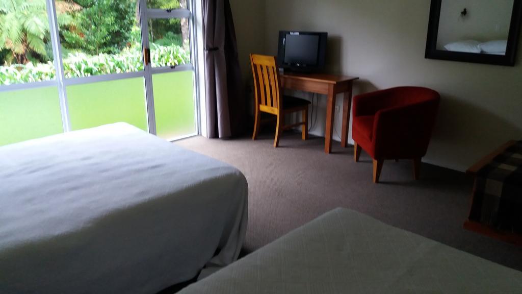 Patuha Rainforest Retreat Okato エクステリア 写真